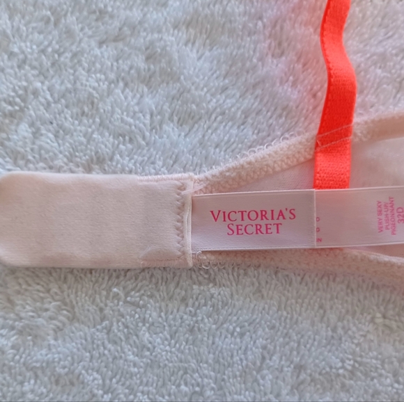 Victoria's Secret Push Up Padded Bra, Size 32D - Picture 14 of 16